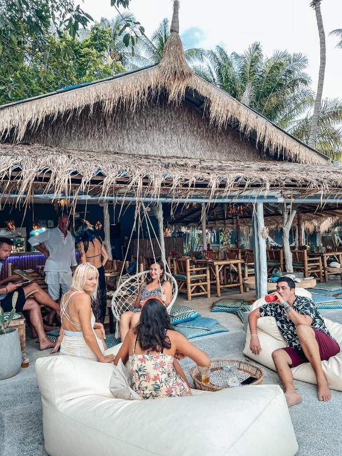 Sea Bar & 3* บ้านใต้