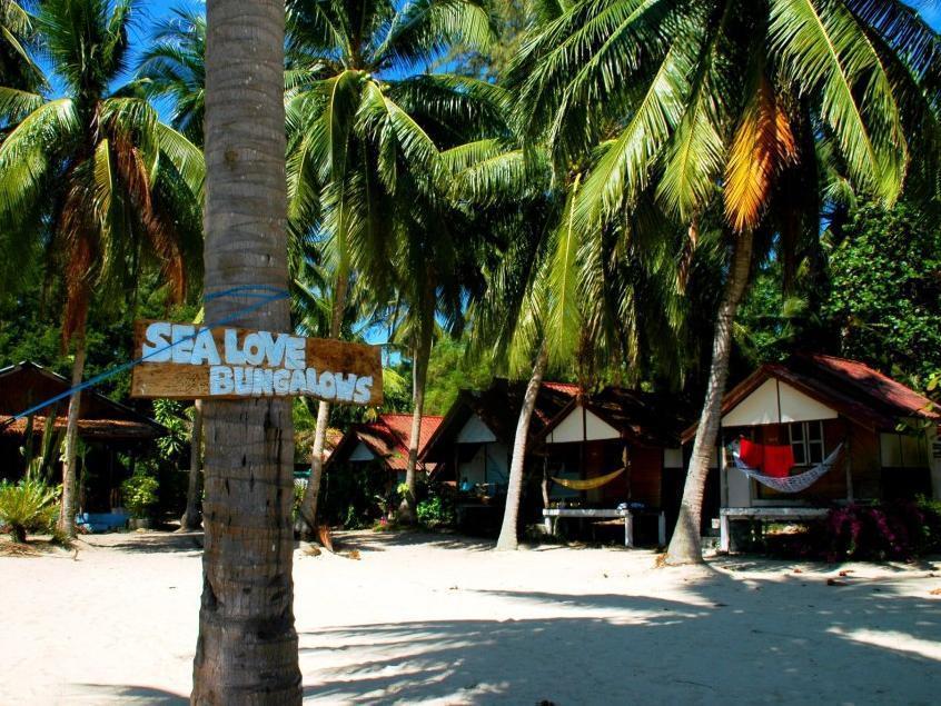 Sea Bar & รีสอร์ท บ้านใต้
